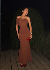 Slim-fit hip-hugging fishtail dress