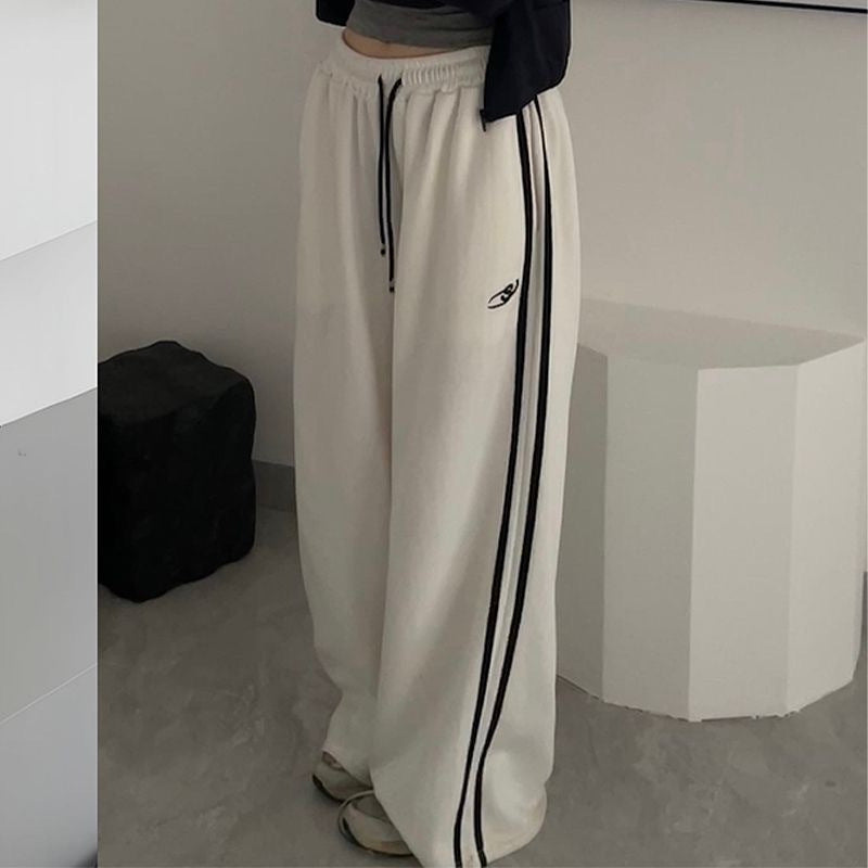 Piping Details Embroidery Logo Baggy Sweatpants