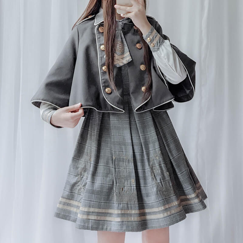 Conjunto de capa de lana con vestido a cuadros bordado