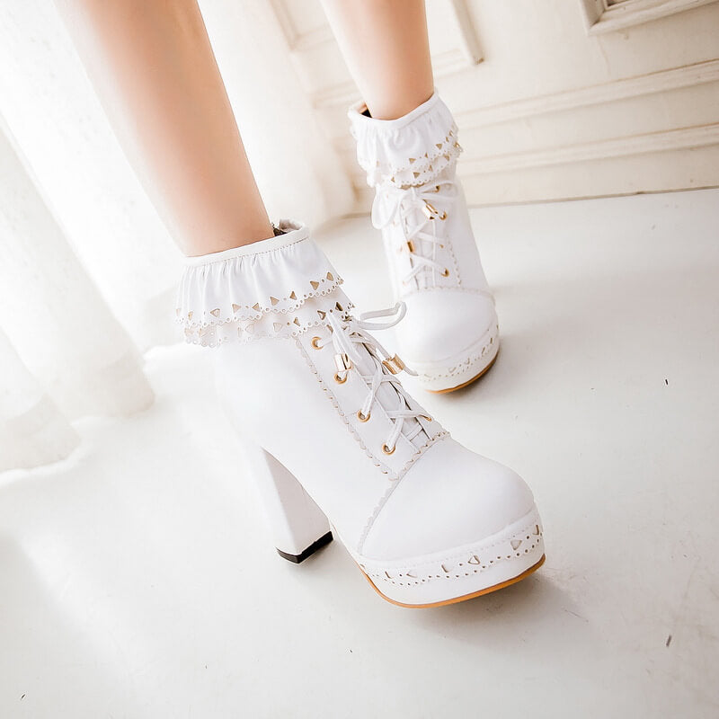 Schnürstiefel mit Blumenabsatz