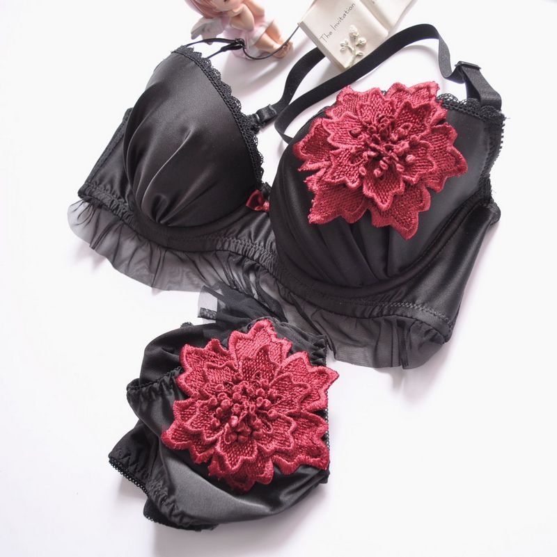 Embroidery Flower Underwear Set