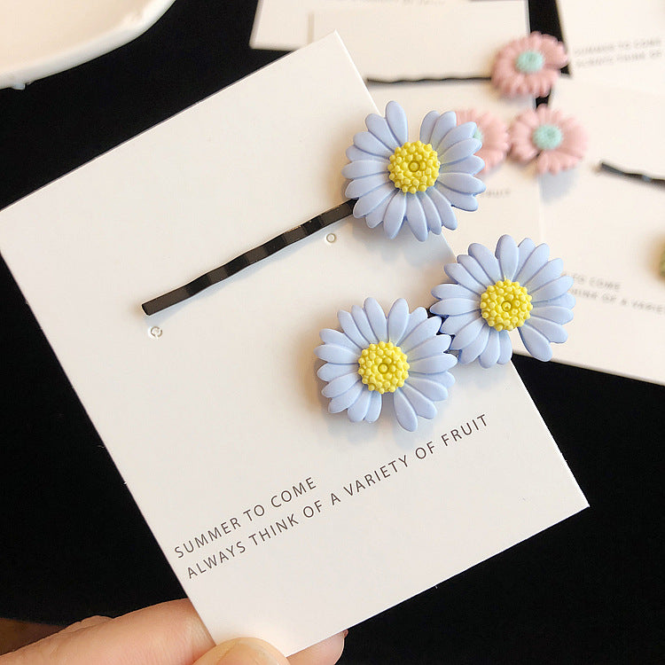 Daisy flower clip