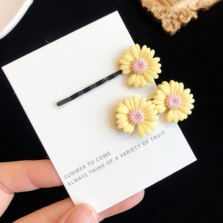 Daisy flower clip