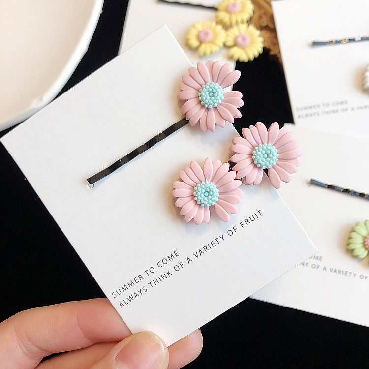 Daisy flower clip