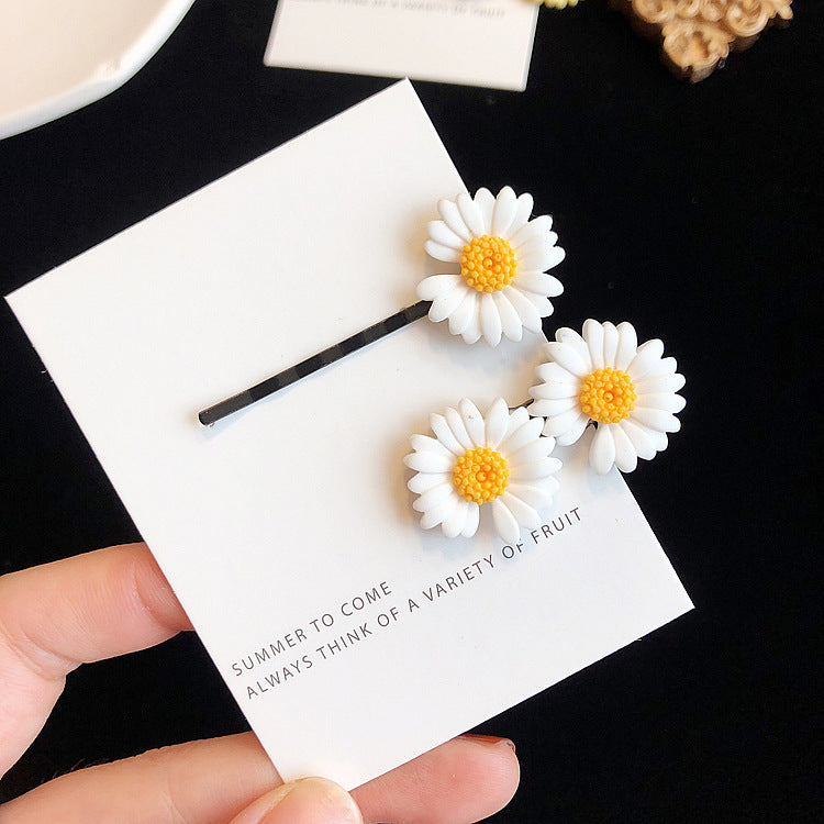 Daisy flower clip